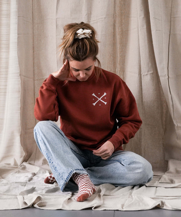 Relaxed She Came, She Saw Sweatshirt Rust