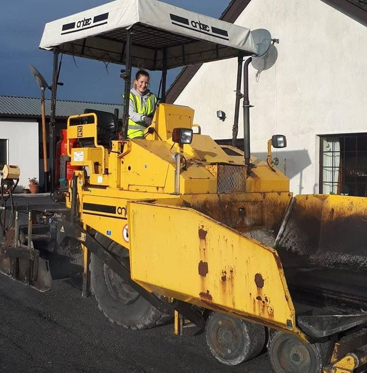 Shauna a former beauty salon worker, turns into a Tarmacing powerhouse!